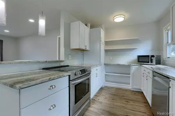 15533 STEPHENS Drive, Eastpointe, MI 48021