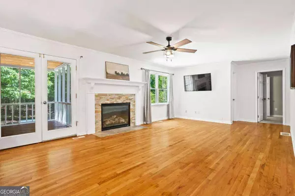 577 Lakeshore DR, Berkeley Lake, GA 30096