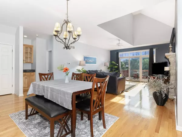 29W521 Cerny CIR, Warrenville, IL 60555