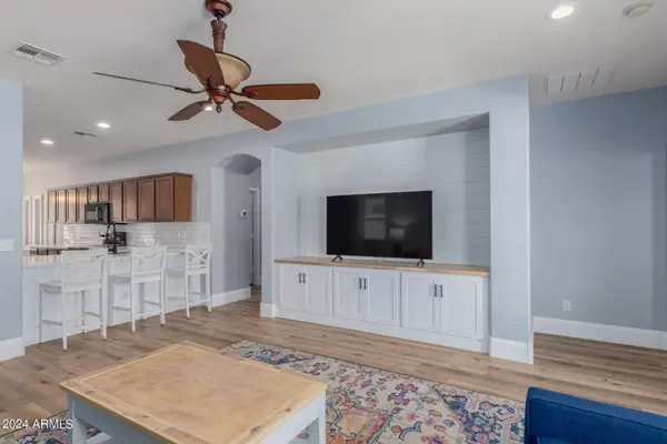 1672 W DUGAN Drive, San Tan Valley, AZ 85144