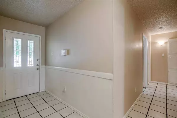 540 Edwards Drive, Saginaw, TX 76179