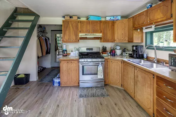 4900 W Hollow Nook DR, Wasilla, AK 99623