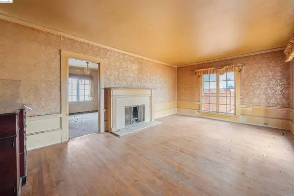 3017 Madeline St, Oakland, CA 94602