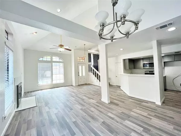 616 Lochngreen Trail, Arlington, TX 76012