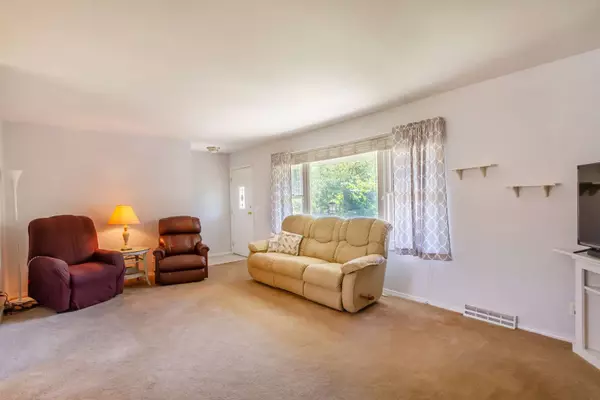 2010 Oak ST, St. Charles, IL 60174