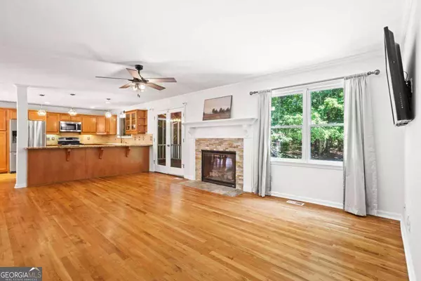 577 Lakeshore DR, Berkeley Lake, GA 30096