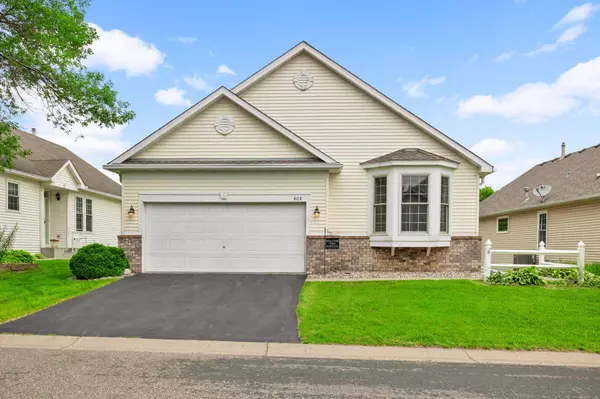 408 Meadowood LN, Burnsville, MN 55337