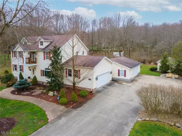 1567 Greensleaves CIR, Hubbard, OH 44425