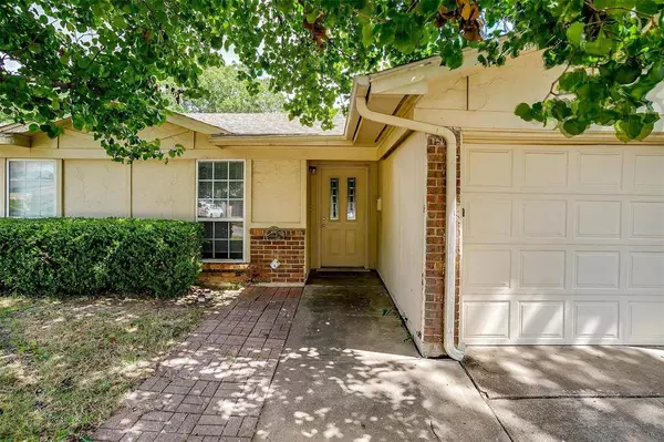 540 Edwards Drive, Saginaw, TX 76179