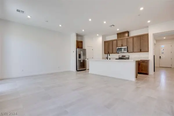 10135 Evergreen Pine Street, Las Vegas, NV 89166