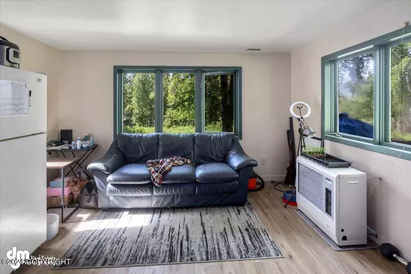 4900 W Hollow Nook DR, Wasilla, AK 99623