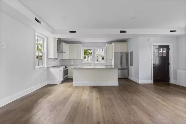 122 Birch St, Boston, MA 02131