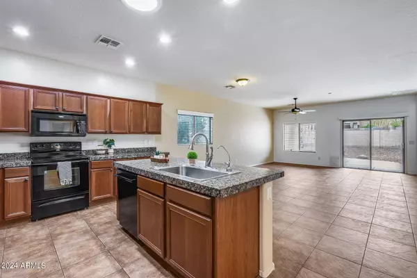 11806 W PATRICK Lane, Sun City, AZ 85373