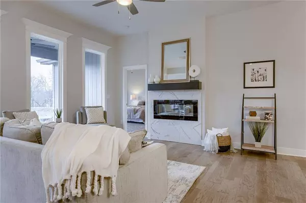 912 NW Crestwood DR, Grain Valley, MO 64029