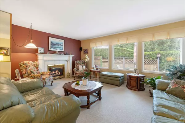 1285 Oceanside Dr, Qualicum Beach, BC V9K 1T8