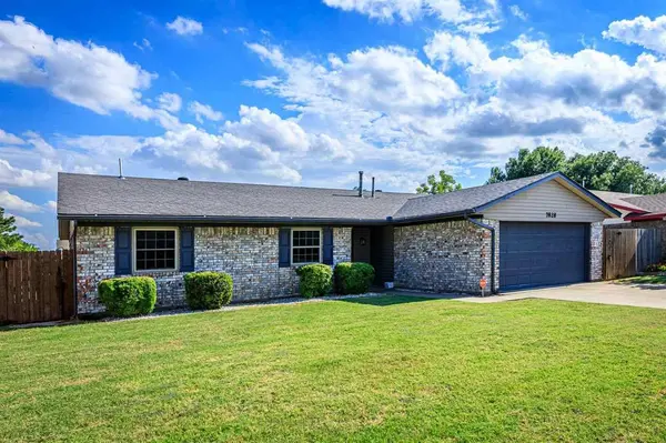 7828 NW Morrocco Dr, Lawton, OK 73505