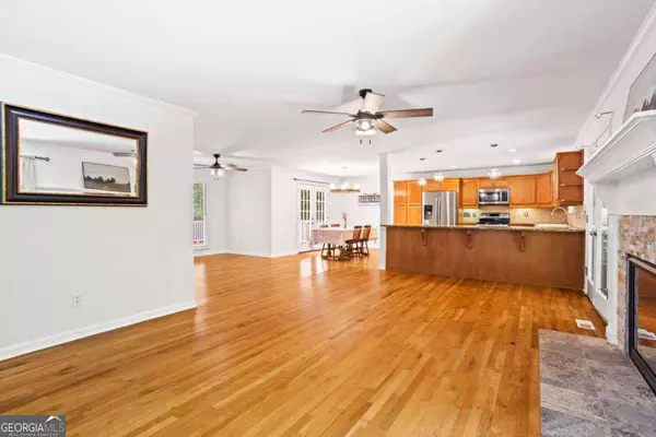 577 Lakeshore DR, Berkeley Lake, GA 30096