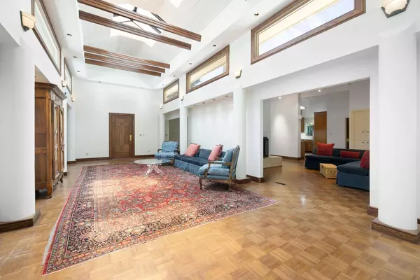 3221 Sierra Oaks DR, Sacramento, CA 95864