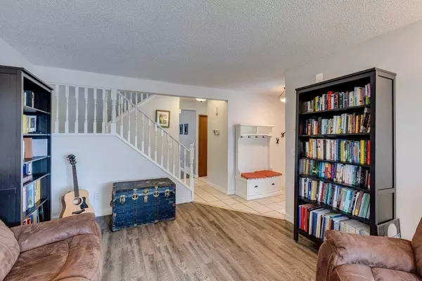 7828 Ranchview DR NW, Calgary, AB T3G1X8