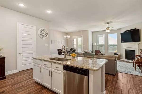 2810 Long Slope Road, Arlington, TX 76001