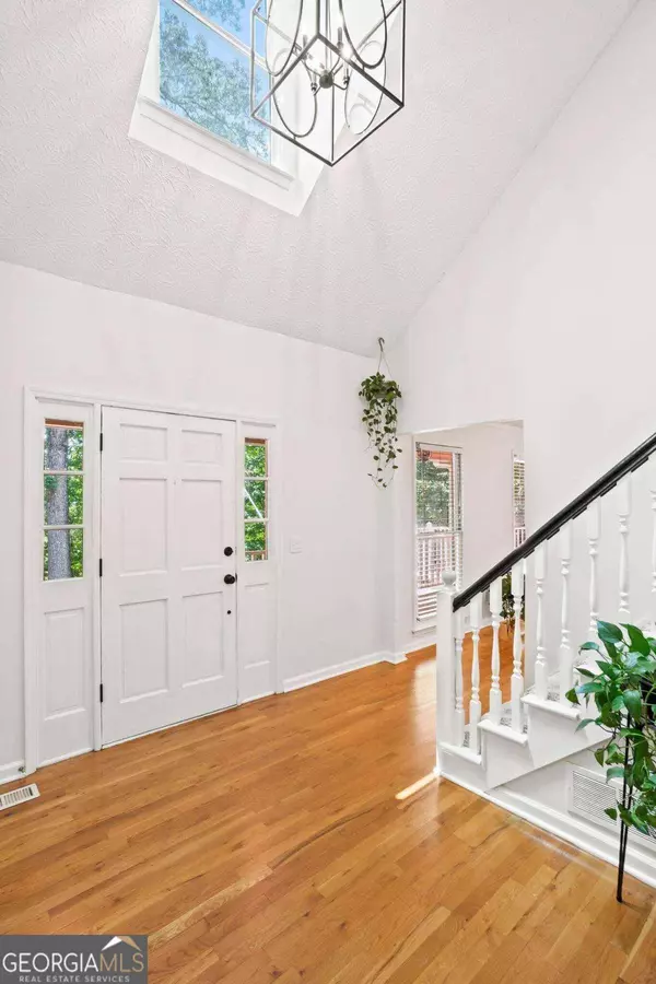 577 Lakeshore DR, Berkeley Lake, GA 30096