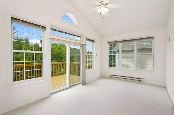 408 Meadowood LN, Burnsville, MN 55337