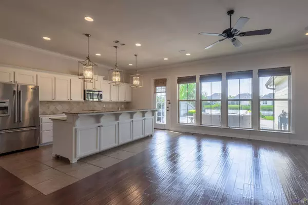 10516 HILL POINTE AVE, Baton Rouge, LA 70810