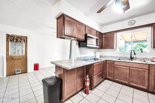 5204 E Des Moines Street, Mesa, AZ 85205