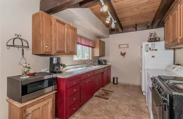 42588 Rock Ledge Road, Shaver Lake, CA 93664