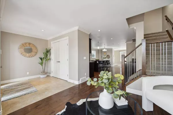 419 34 AVE NE, Calgary, AB T2E2J8