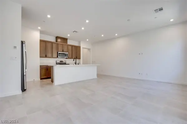 10135 Evergreen Pine Street, Las Vegas, NV 89166