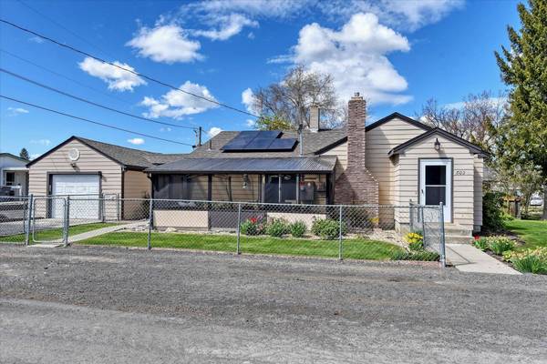 802 1st St, Davenport, WA 99122