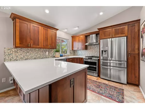 8696 NE SWIRE ST, Hillsboro, OR 97006