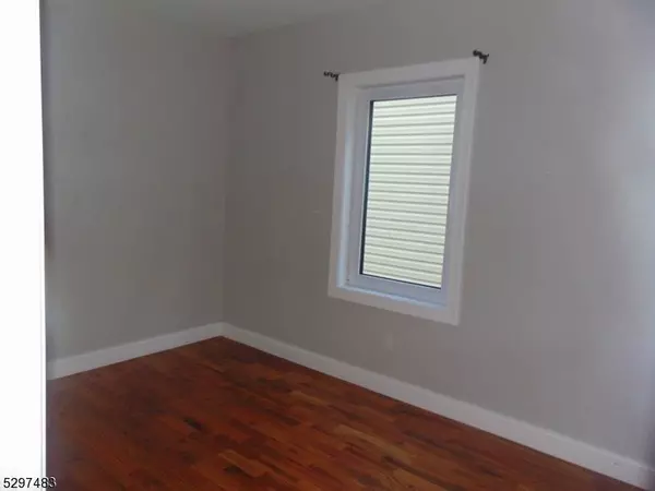 108 Mill St, Paterson City, NJ 07501