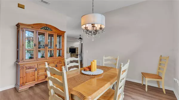 5862 CHARLOMA DR, Lakeland, FL 33812