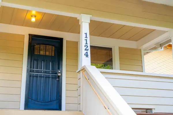 1124 Santa Barbara CT, Sacramento, CA 95816