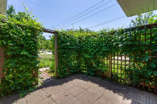 2010 Oak ST, St. Charles, IL 60174