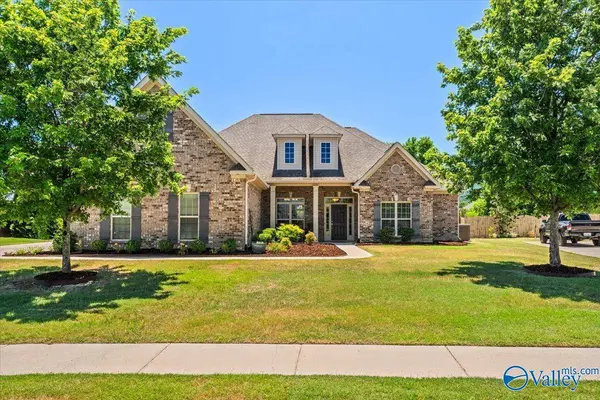 8520 Sedgebrook Drive SE, Owens Cross Roads, AL 35763