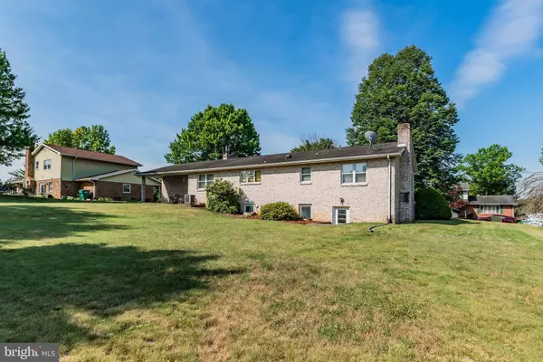 10 ENCK DR, Boiling Springs, PA 17007