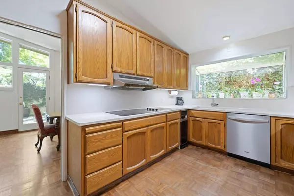 3221 Sierra Oaks DR, Sacramento, CA 95864