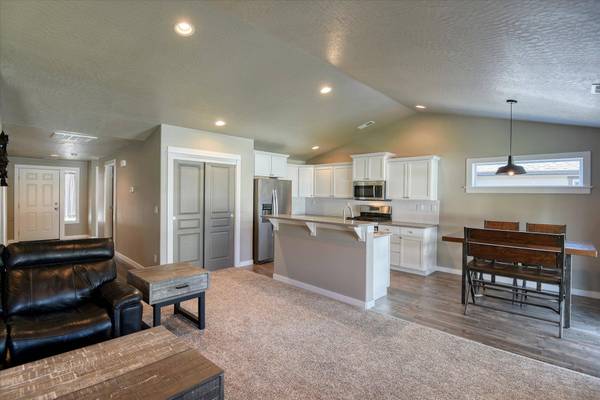 6909 S Jasper Dr, Spokane, WA 99224