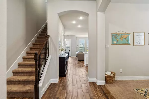 2810 Long Slope Road, Arlington, TX 76001