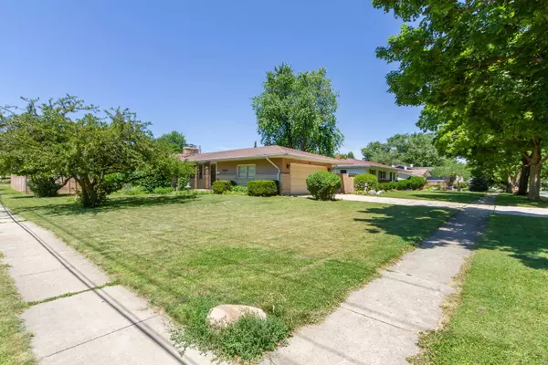 2010 Oak ST, St. Charles, IL 60174