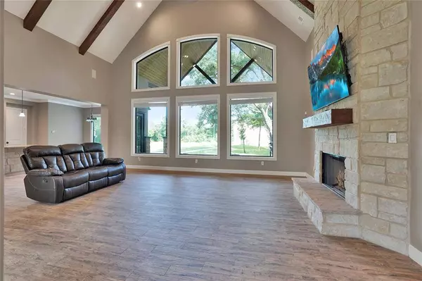 403 W Spreading Oaks AVE, Friendswood, TX 77546