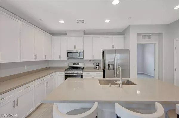 305 Crescent Verse Street, Henderson, NV 89015