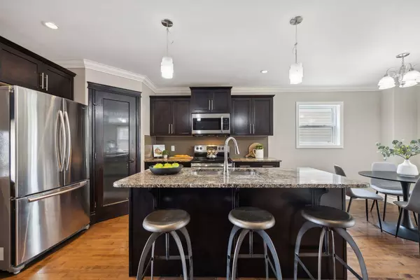 419 34 AVE NE, Calgary, AB T2E2J8