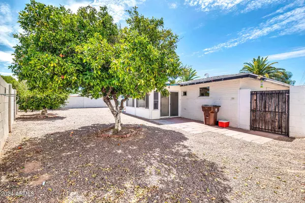 5204 E Des Moines Street, Mesa, AZ 85205