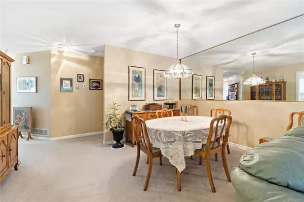 1285 Oceanside Dr, Qualicum Beach, BC V9K 1T8