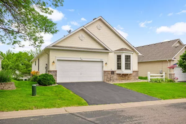 408 Meadowood LN, Burnsville, MN 55337