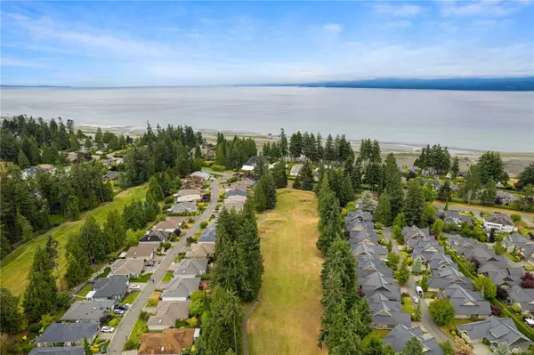 1285 Oceanside Dr, Qualicum Beach, BC V9K 1T8